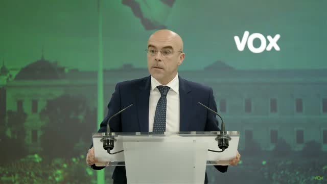 Buxadé: El BOE, es decir el periódico 'El País', ha publicado cuando va a ser esa moción de censura...Es evidente que eso se ha decidido en Moncloa