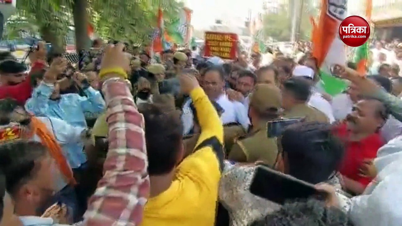 Video: अदाणी मुद्दे पर सड़क पर उतरी कांग्रेस, हिरासत में लिए जाने के बाद बोले अमरिंदर- घोटाले पर पर्दा डालने की हो रही कोशिश