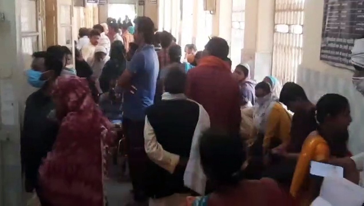 बदल रहे मौसम से जिला अस्पताल में मरीजों की कतार