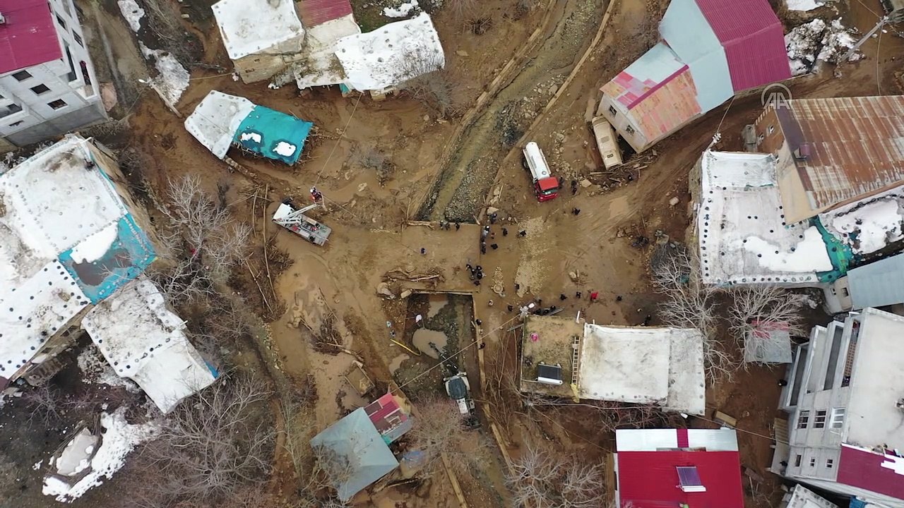 Sulama göleti seti yıkılan mahalle sular altında kaldı