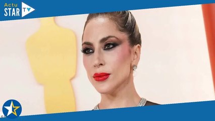 Oscars 2023 : Lady Gaga vole au secours d'un photographe qui fait une grosse chute sur le tapis roug
