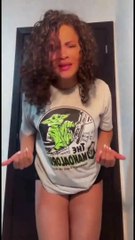 Cesia Sáenz mueve sus caderas a ritmo de Juan Luis Guerra.