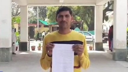 मैनपुरी: भू-माफियाओं की शिकायत लेकर डीएम कार्यालय पहुंचा व्यक्ति