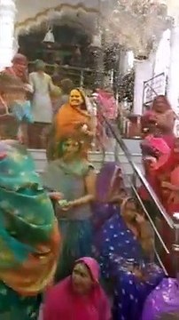 Rang-Gulal blown on Rangpanchami, women played Holi with flowers