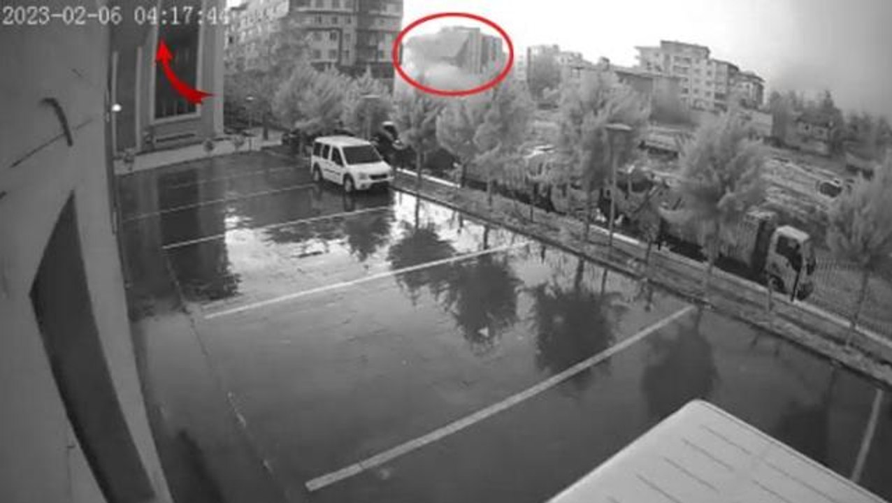 Asrın felaketinden yeni görüntüler! Gece gündüze döndü, bina saniyeler içinde çöktü