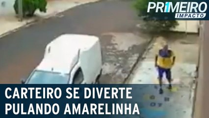 Carteiro Divertido Pula Amarelinha Enquanto Espera 📬
