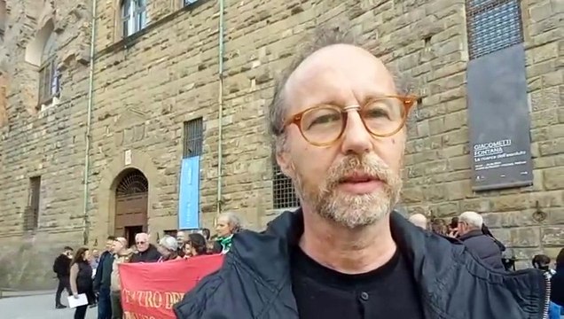 Firenze, i lavoratori del Maggio senza stipendio manifestano sotto Palazzo Vecchio
