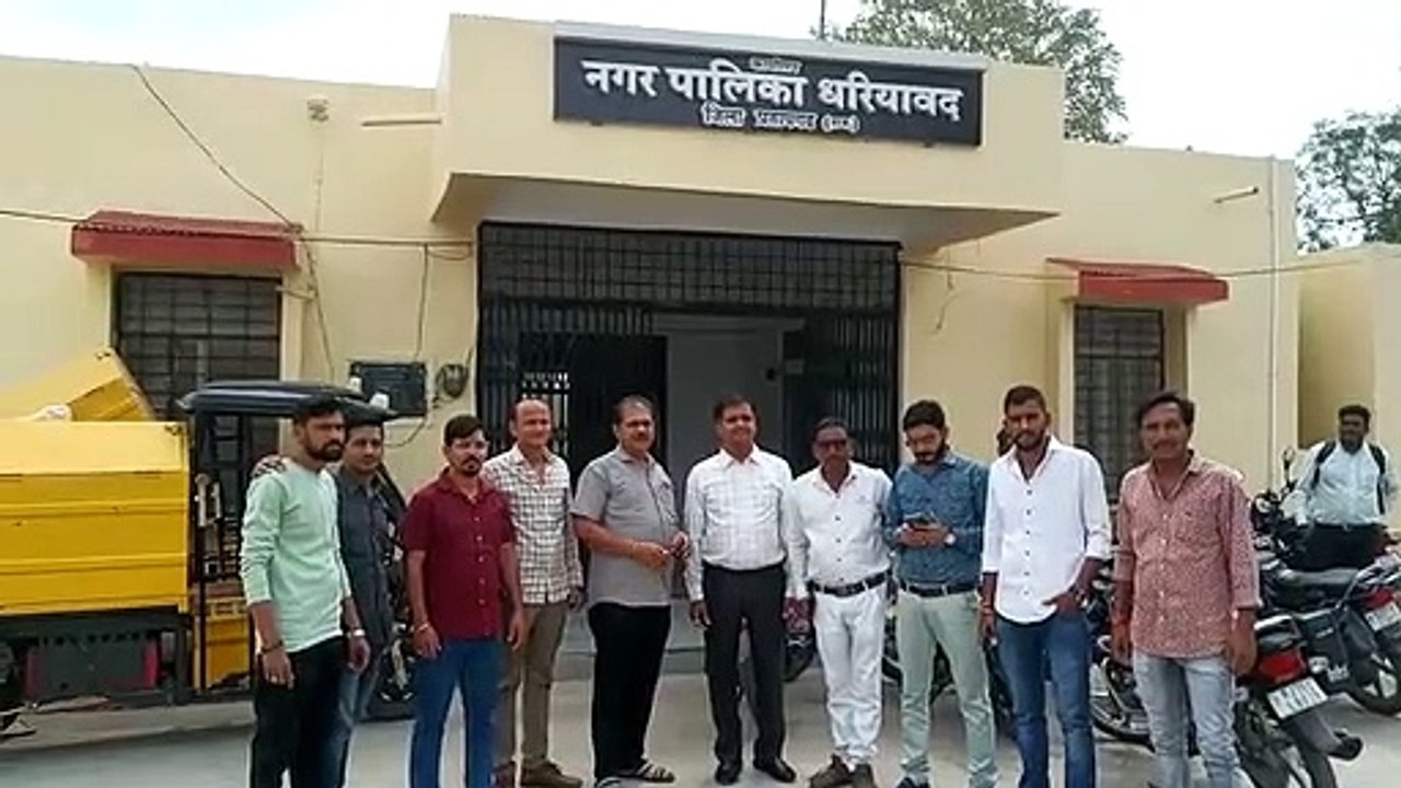 धरियावद नगर पालिका के पार्षदों ने किया प्रदर्शन, अधिशासी अधिकारी पर कार्यशैली से नाराज