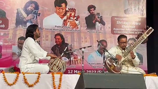 'विरासत' में गूंजी सारंगी, तबले ने बांधा समां