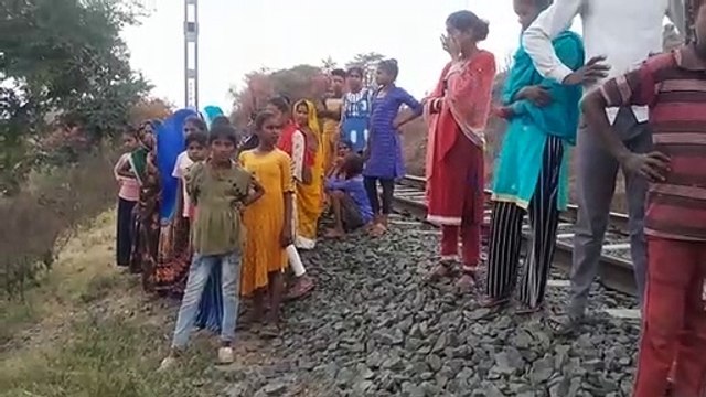 video story- मालगाड़ी की टक्कर से युवती की मौत