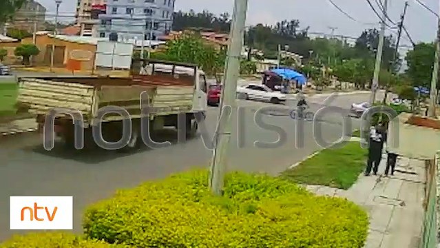 ¡Impactantes Imágenes! : Camioneta embiste a motociclista