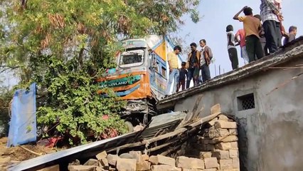 Download Video: Container collided with house trampling tractor-trolley and car