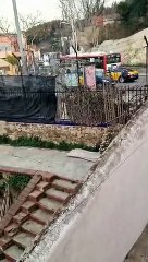 Caos en el tráfico en el barrio de El Carmel de Barcelona