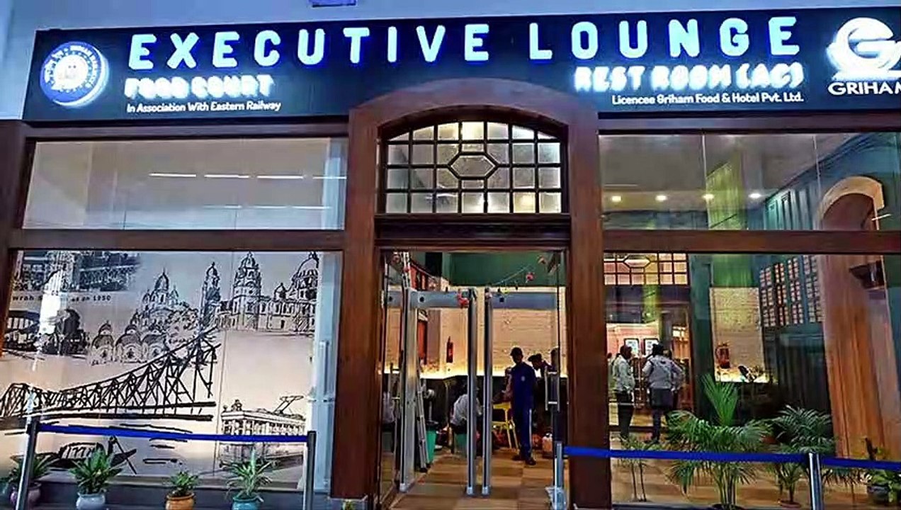 MakeMyTrip ICICI Bank Platinum Credit Card | 3k Holiday Voucher | Railway & Airport Lounge Access