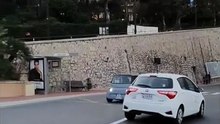 itroën AMI entrou a todo o gás na famosa curva do circuito do Mónaco… e deu asneira!