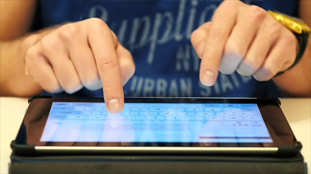 How to Clean Computer and Laptop Screens for a Clear Display