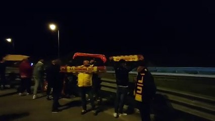 La gioia dei tifosi del Catanzaro: “Serie B, serie B, serie B!”