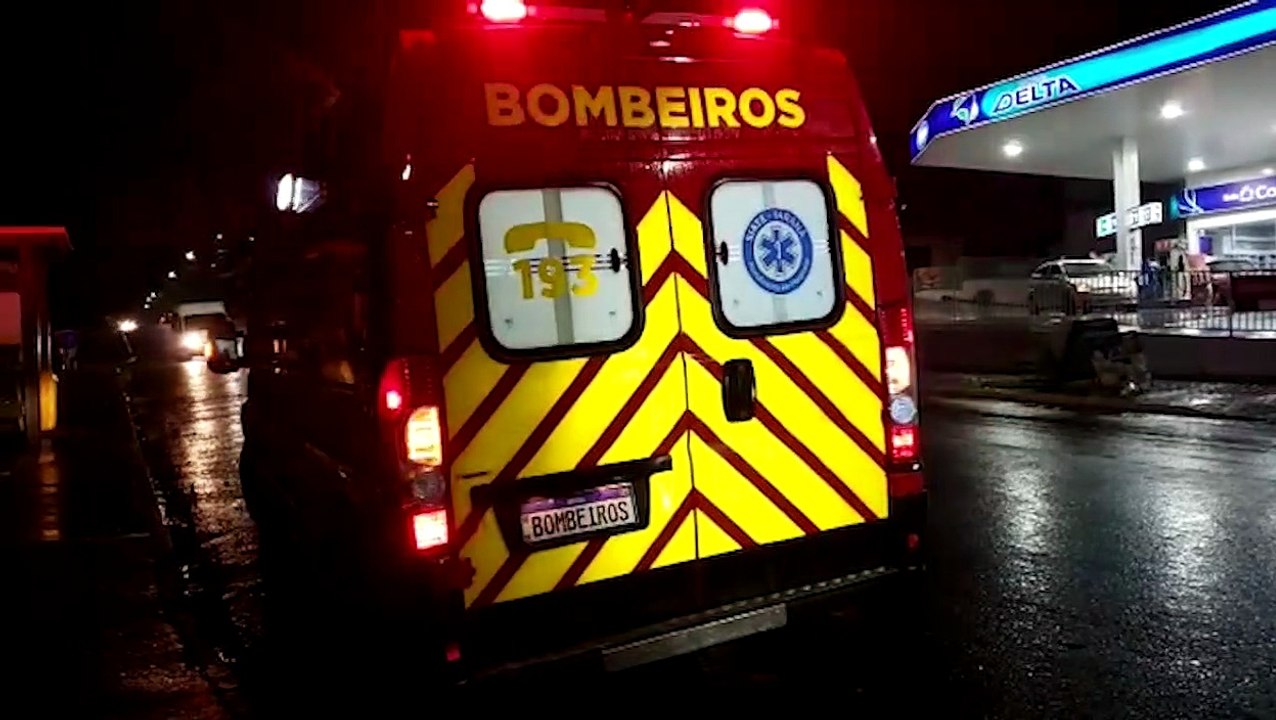 Motociclista fica ferida em acidente na Rua Sou...