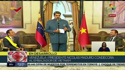Presidente Nicolás Maduro condecora al embajador de Vietnam en Venezuela