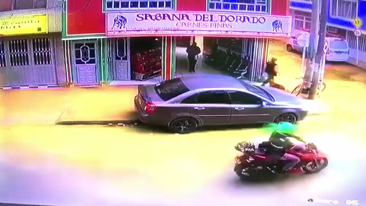 55 Momentos Increíbles Captados por una Cámara de Videovigilancia