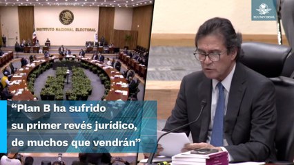 Edmundo Jacobo se reincorpora a su cargo en el INE y lo reciben con aplausos y porras