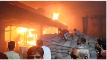 बक्सर: सरसों तेल मिल में लगी भीषण आग, लाखों का हुआ नुकसान