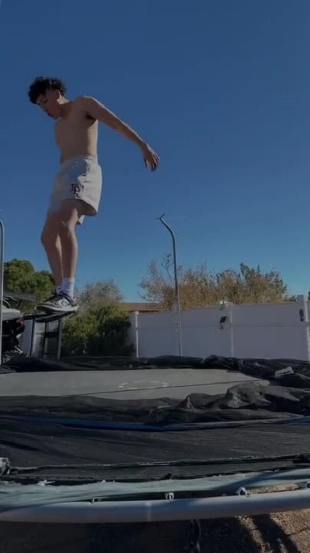 Person Falls Inside of Trampoline as it Gets Ripped Due to Excess Jumping -  video Dailymotion