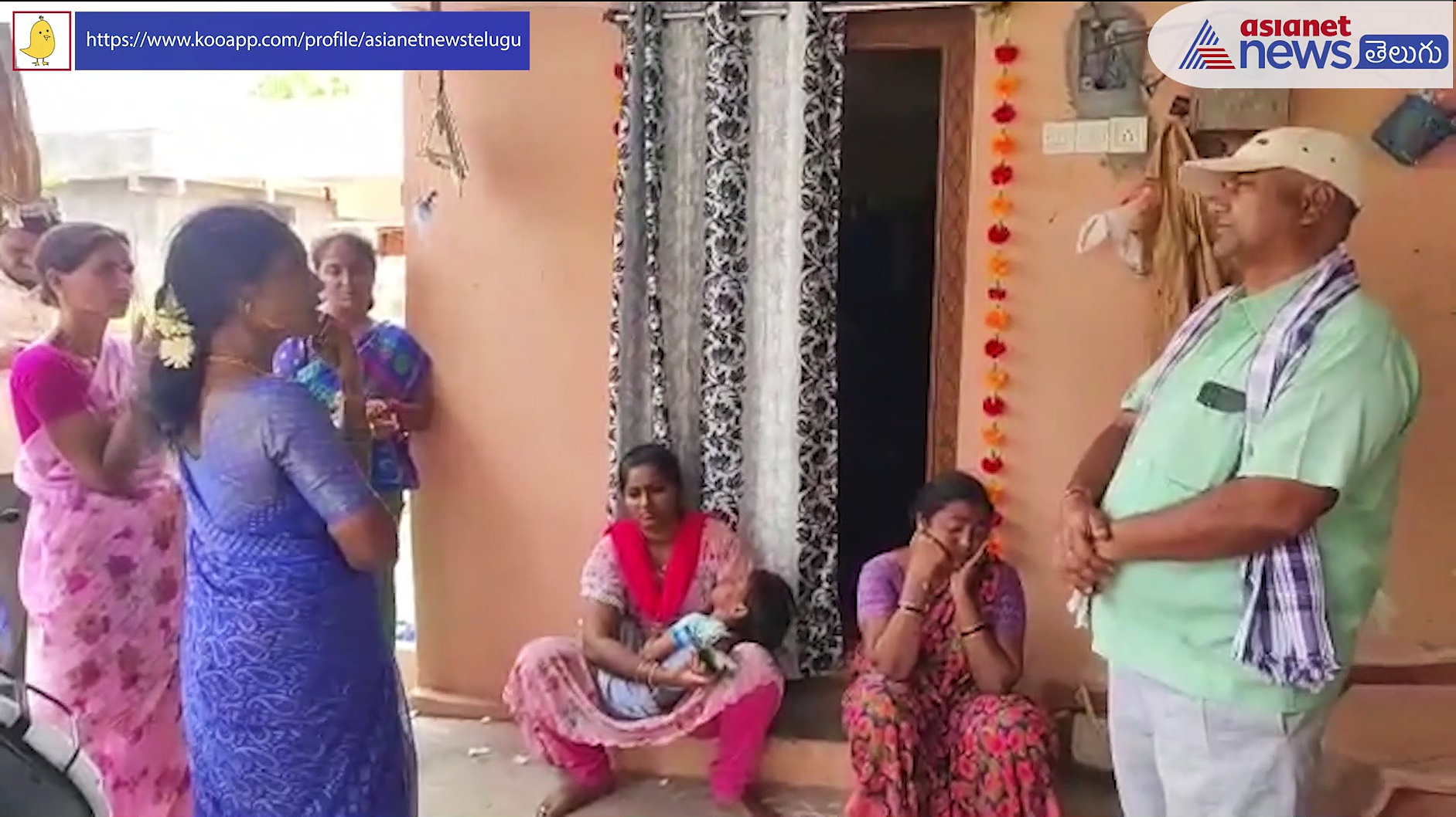 పెద్దపల్లిలో వీధికుక్కల స్వైరవిహారం... మూడేళ్ల చిన్నారి చెంపను చీల్చి, మరో నలుగురిపై దాడి 