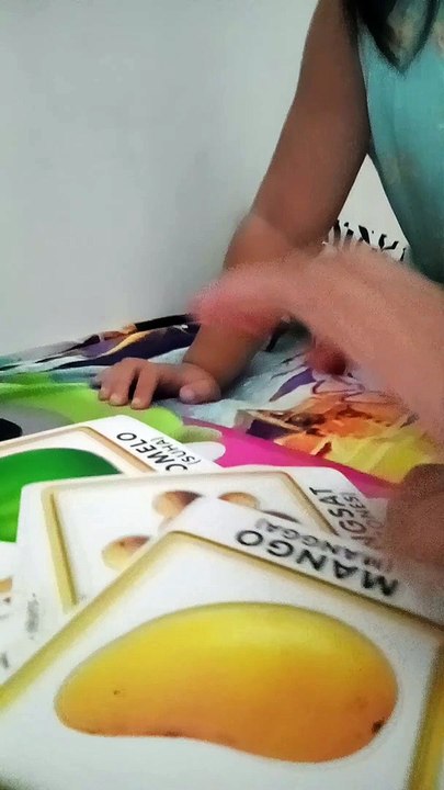 teaching her how to read‍♀️