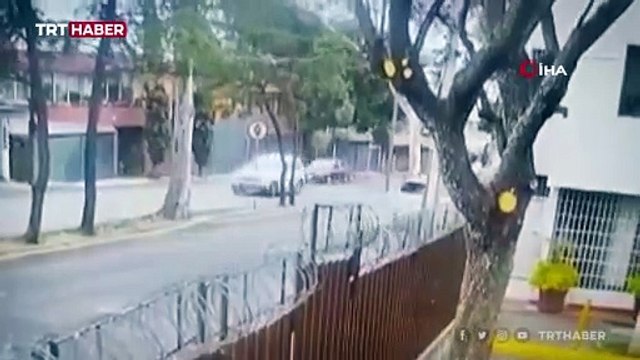 Meksika’da şiddetli rüzgar ağaçları devirdi: 5 yaralı