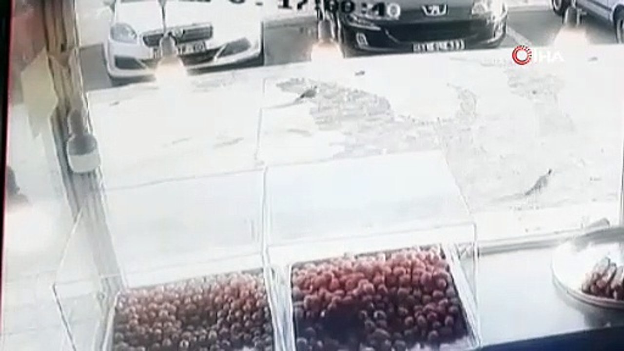 Vicdansız hırsız sadaka kutusunu çaldı