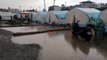 İskenderun'da depremzede çadırlarını sağanak yağış vurdu