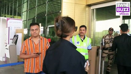 Malaika Arora nails the black monochrome look, spotted at Airport