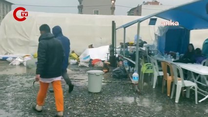 Çadır kenti su bastı, depremzedeler isyan etti