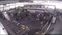 7,6'lık depremin vurduğu cam fabrikasının görüntüleri ortaya çıktı