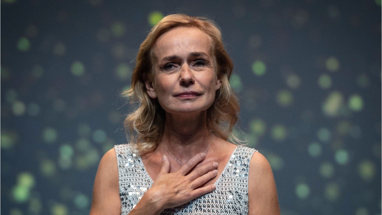 GALA VIDÉO - Sandrine Bonnaire victime de violences conjugales : “Il m’a cassé huit dents”