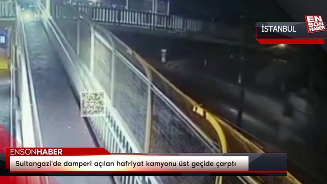 Sultangazi'de damperi açılan hafriyat kamyonu üst geçide çarptı