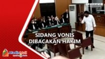 Santai, Ferdy Sambo Lambaikan Tangan pada Media saat Masuk Ruang Sidang