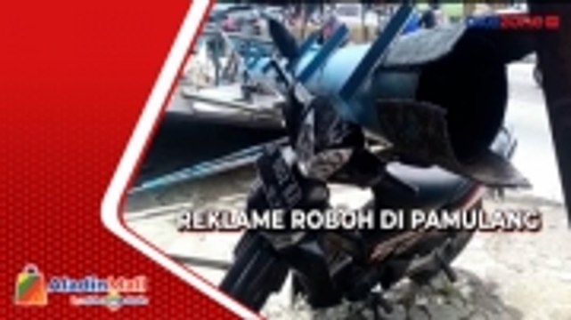 Papan Reklame Roboh Timpa Dua Motor di Pamulang