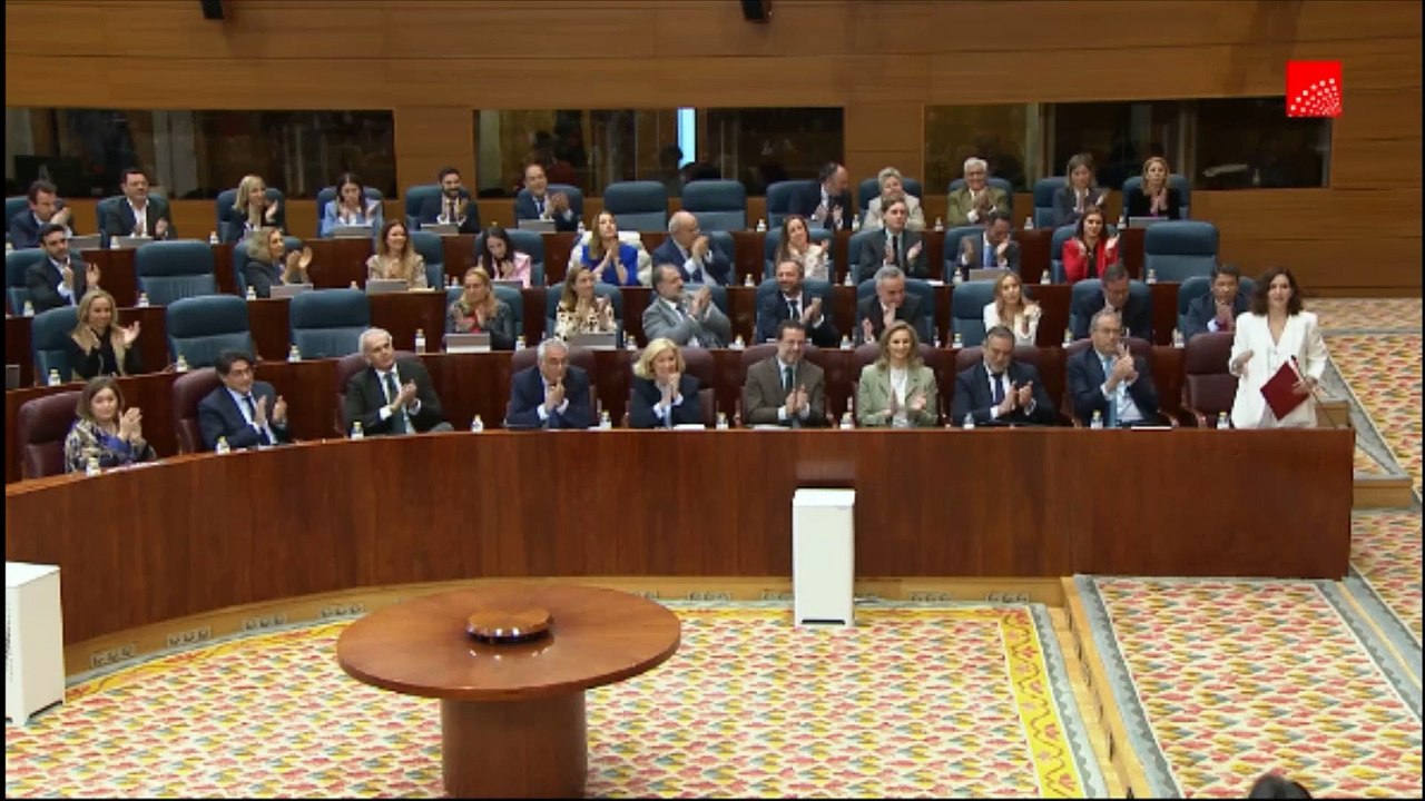 El bono social térmico recibido por Ossorio y Mónica García marca el debate de la Asamblea