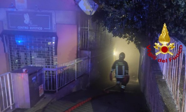 Genova - Incendio in un box, evacuato l'intero condominio sovrastante (16.03.23)
