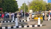राजस्थान विश्वविद्यालय के बाहर एबीवीपी कार्यकर्ताओं ने रोका सीएम का काफिला, काले झंडे दिखाए