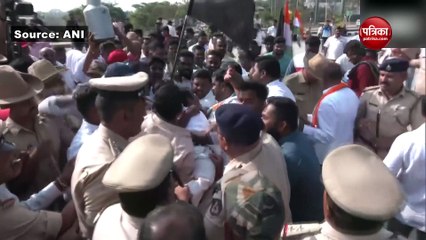 Video: टोल वसूली के खिलाफ कांग्रेस कार्यकर्ताओं का प्रदर्शन, पुलिस से हाथापाई, कई हिरासत में