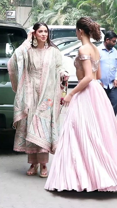 Ananya Panday खूबसूरत लहंगा पहने बहन की मेहंदी सेरेमनी में पहुंची #shorts - video Dailymotion