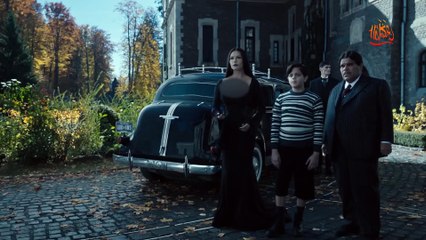 ملخص مسلسل Wednesday - ساحرة صغيرة من أسرة غريبة الأطوار دخلت مدرسة لتعليم السحر