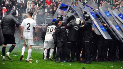 Bursaspor'un Amed karşılaşması sonrası aldığı 9 maçlık seyircisiz oynama cezası 7 maça düşürüldü