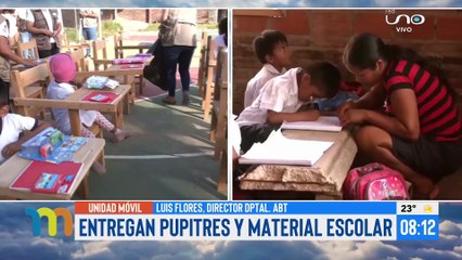 Niños que pasaban clases en precarias condiciones, reciben pupitres y material escolar