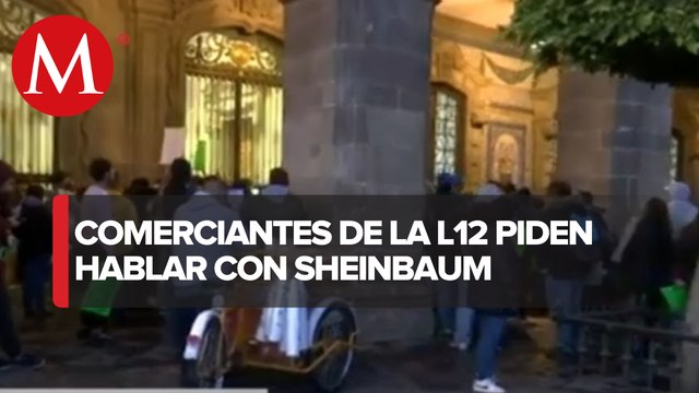Comerciantes afectados por reparaciones de L12 protestan en Zócalo de CdMx