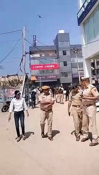 रंगदारी के आरोपी को कच्छा बनियान से बाजार में घुमाकर निकाला जुलूस