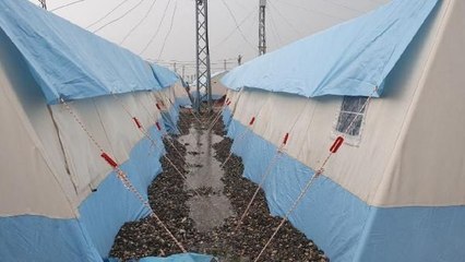 DİYARBAKIR'DA SAĞANAK; ÇADIR KENTTE ÖNLEM ALINDI